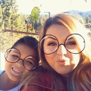 Meet your Posher, Nora